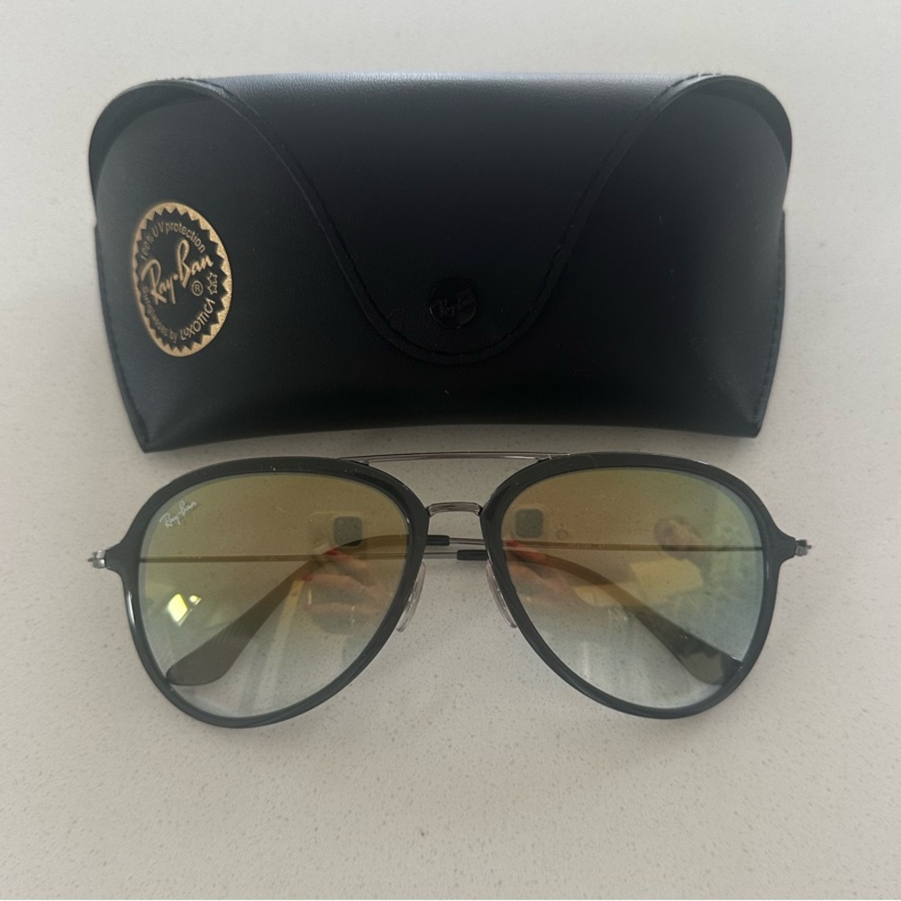 Ray-Ban Aviator Sunglasses with Case